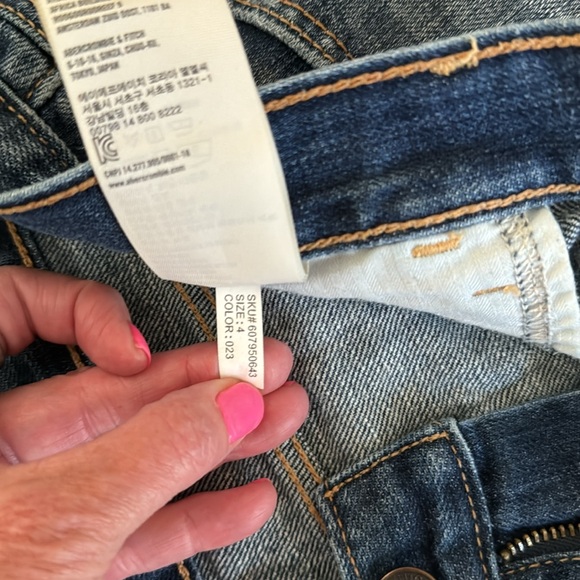 Abercrombie & Fitch distressed Jean shorts size 27 - Picture 5 of 5